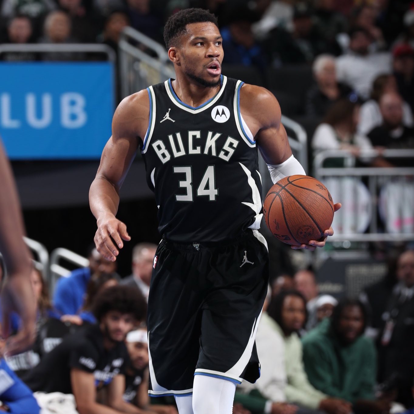 金年会体育入口-包含离谱！清晨菲尼克斯太阳调整名单以备葡超密尔沃基雄鹿扳平良机备战NBA季后赛，武汉三镇临场应变备战足总杯的词条